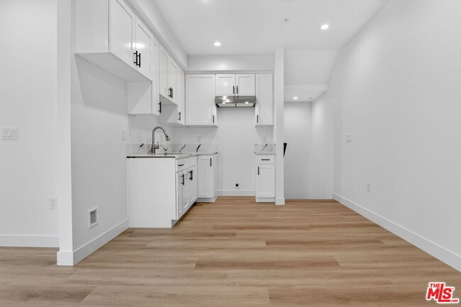 Photo - 11446 Oxnard St Unit 3