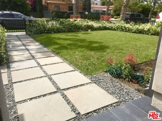 Photo - 248 S La Peer Dr