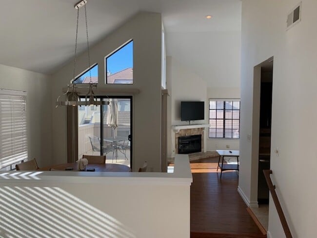 Building Photo - 407 Shoreview Dr Unit 1