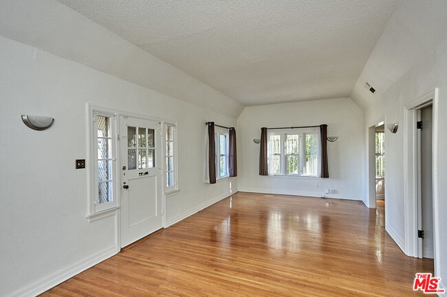 Photo - 1253 Keniston Ave