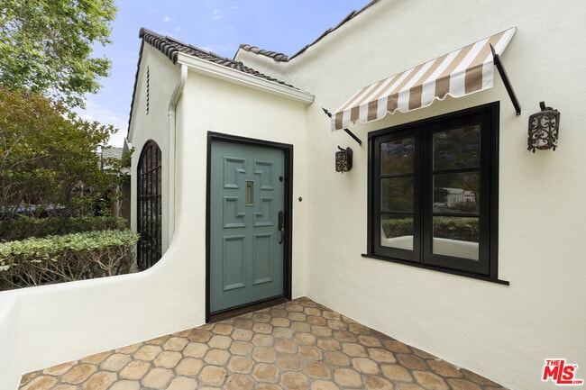 Photo - 451 Westmount Dr