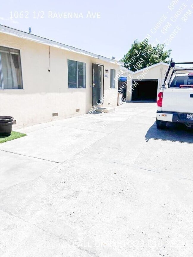 Building Photo - 1062 1/2 Ravenna Ave- Rental