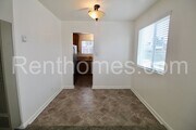 Photo - 2345 Comstock St