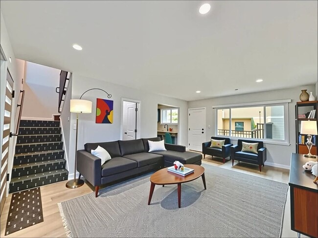 Photo - 901 S Barrington Ave
