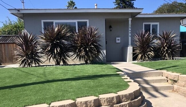 Building Photo - Lovely remodeled 3 bed 1 bath in Pacific Beach ! Minutes from Mission Bay and the beach!