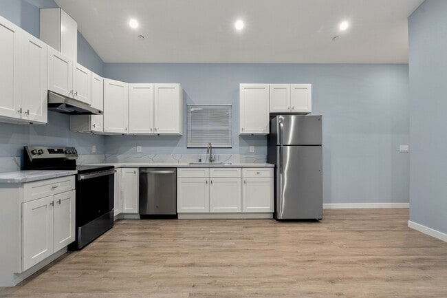 Photo - 331-335 N Olive St