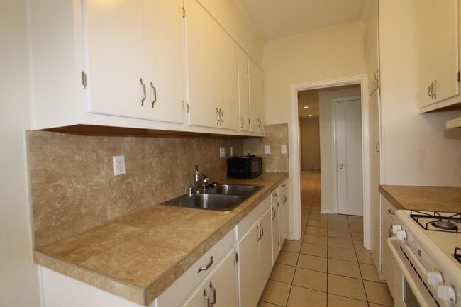Photo - Gorgeous 2 bedroom 1 bathroom downstairs apartment available May 1, 2026 Unit 3068 Columbia Street
