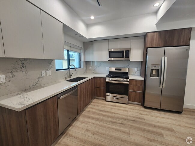 Building Photo - 6061 Fulton Ave Rental