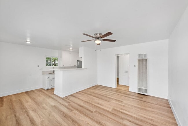 Building Photo - 105 Avenida Rosa Unit A