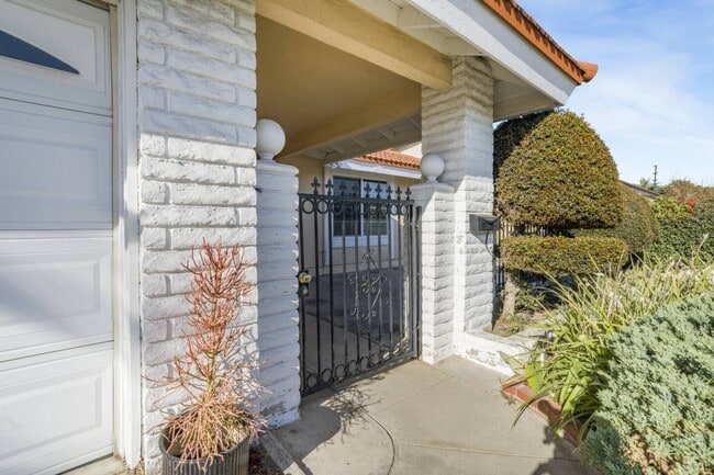 Photo - 23721 Pasatiempo Ln