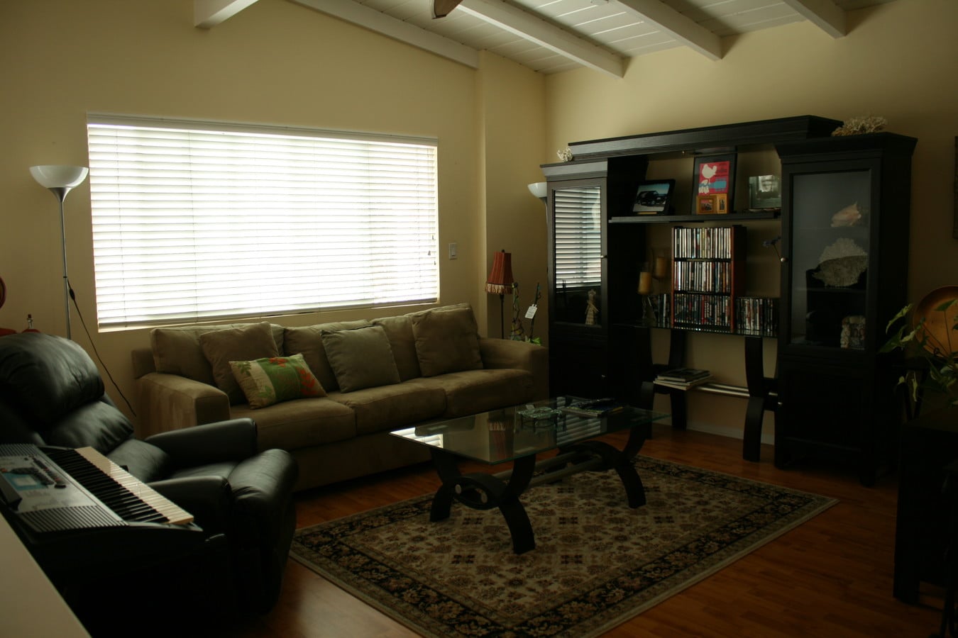 family room with furniture - 5339 Newcastle Ave Unit 111