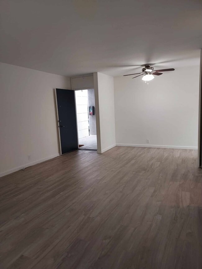 Photo - 533 S Hudson Ave Unit Upper Corner