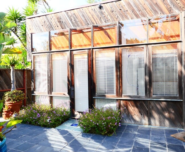 Building Photo - 6456 Surfside Way Rental