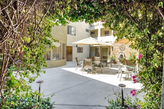 Photo - Azalea Garden Apartments