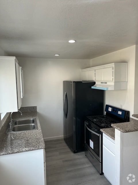 Building Photo - 5529 Fulcher Ave Rental