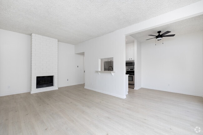 1BD, 1BA - 650SF - Living Room - 1450 Midvale