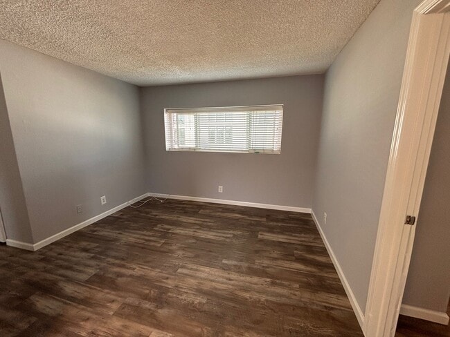 Photo - 2010 Blossom Ln