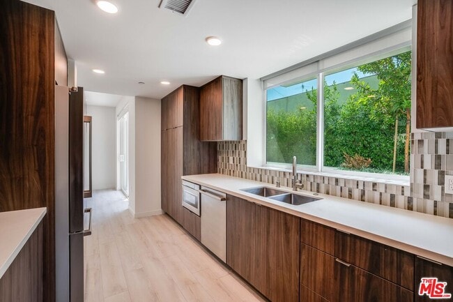 Photo - 1021 S Shenandoah St Unit 102