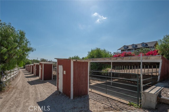 Photo - 8451 Roseland Ave