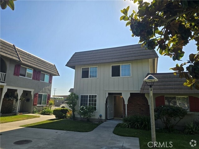 Building Photo - 4756 Larwin Ave Rental