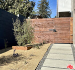 Photo - 948 E 67th St House