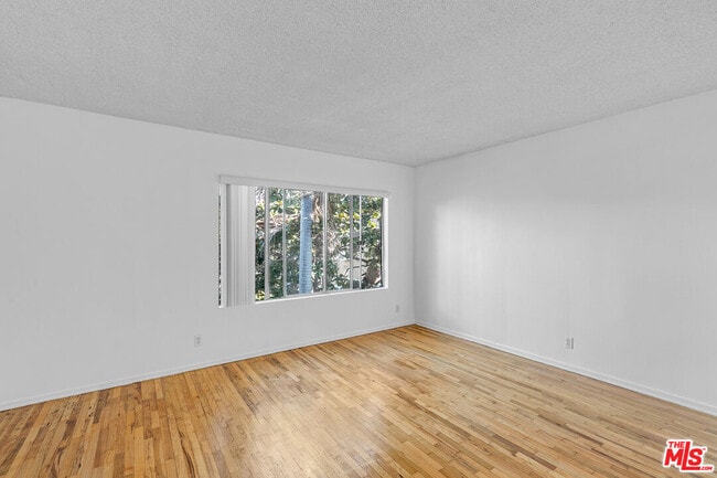 Photo - 1627 S Bundy Dr Unit 1