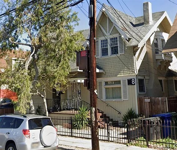 Building Photo - 2626 S Budlong Ave