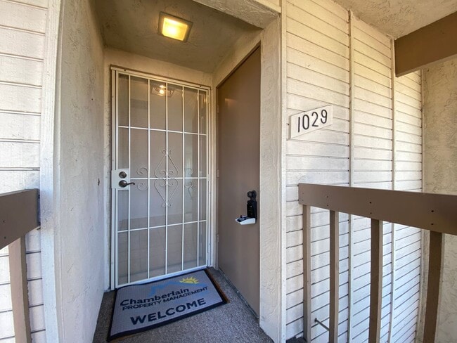 Building Photo - Beautiful corner condo in Lake San Marcos