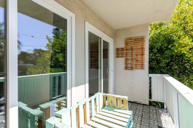 Photo - 13543 Moorpark St