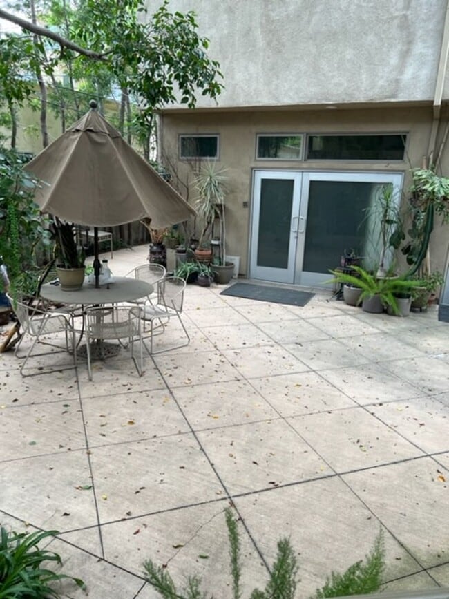 Photo - Home-Sweet-Home Vibe in Harper Ave! Unit 747 N. Harper Ave. - A