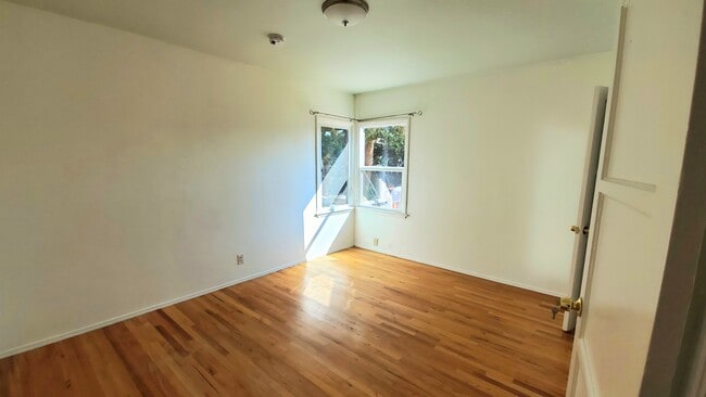 Photo - 7038 Yarmouth Ave