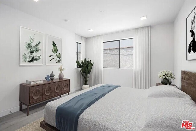 Photo - 1111 N Kenmore Ave Unit 103