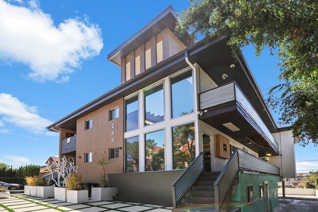 DRAKE REAL ESTATE GROUP | Los Angeles Re-D... - DRAKE REAL ESTATE GROUP | Los Angeles Re-D... Unit 05