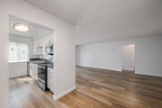 1BR, 1BA - 695SF - Dining Room/Kitchen - Citrus Gardens