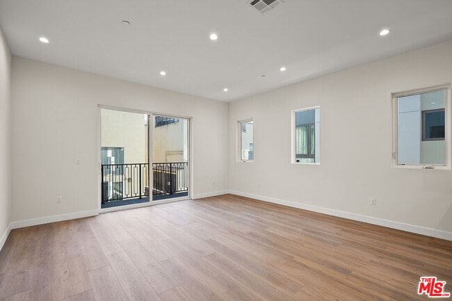 Photo - 1733 S Barrington Ave