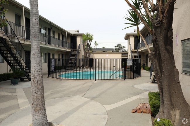 Photo - Mardi Gras Apartments