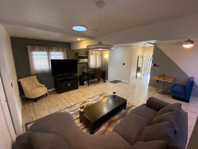 Photo - 1043 Sanborn Ave Unit -