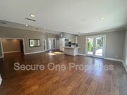 Photo - 1695 Berkshire Dr House