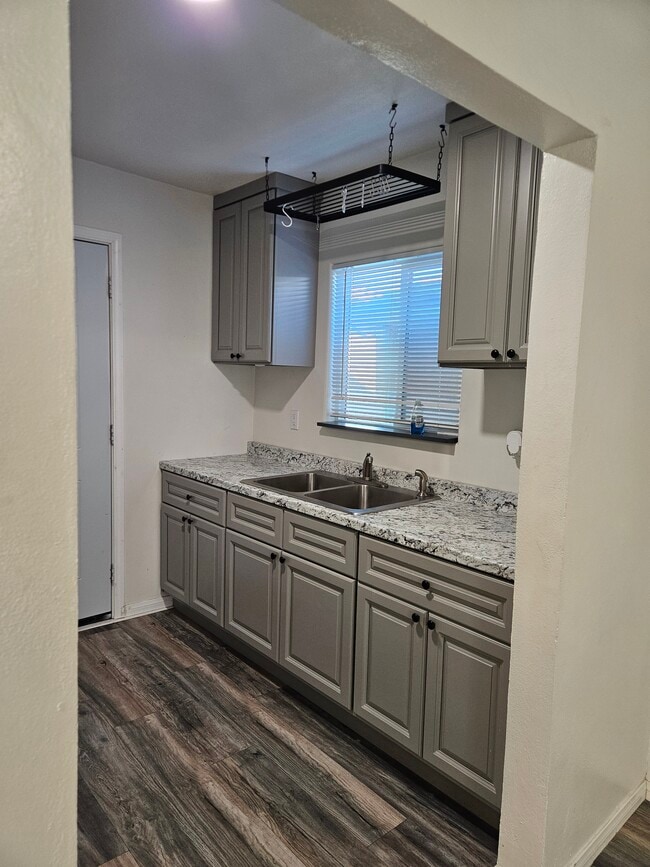 Photo - 7055 University Ave