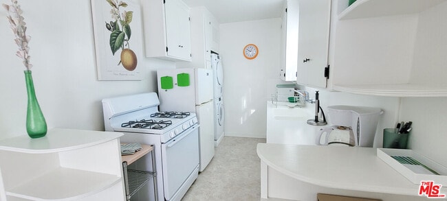 Photo - 7923 Norton Ave