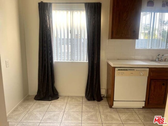 Photo - 1834 Thayer Ave Unit 5