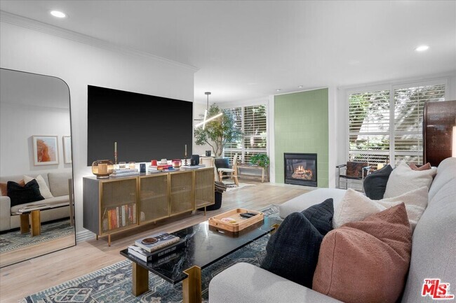 Building Photo - 927 Kings Rd Unit 113 Rental