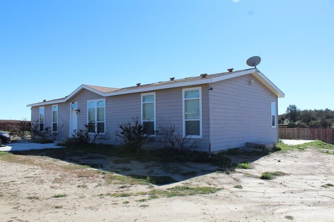 Building Photo - 3 Bed 2 Bath Home for Rent in Anza on 2 pl...