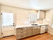 Photo - 661 E J St