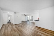 1BR, 1BA + Den - 850SF - Ridgegate Apartments
