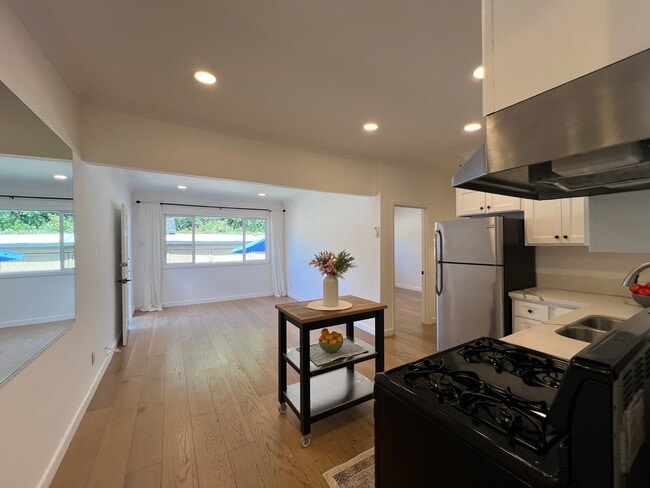 Private Home & Parking - 4014 Higuera St Unit A