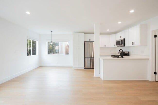 Photo - 937 N Orange Grove Ave