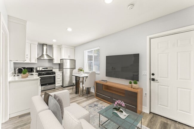 Building Photo - 1629 W Summit St