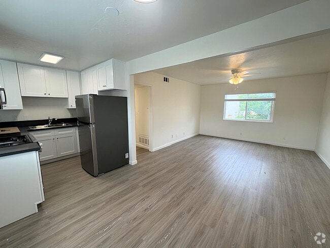 Building Photo - 2016 Ernest Ave Unit 3 Rental