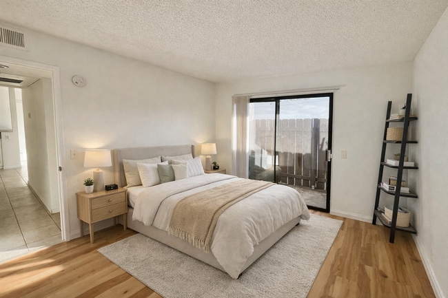 Building Photo - 2BD/2BTH with Central A/C, Private Patio, Walk-In Closet, Onsite Laundry, and Parking! Unit 04